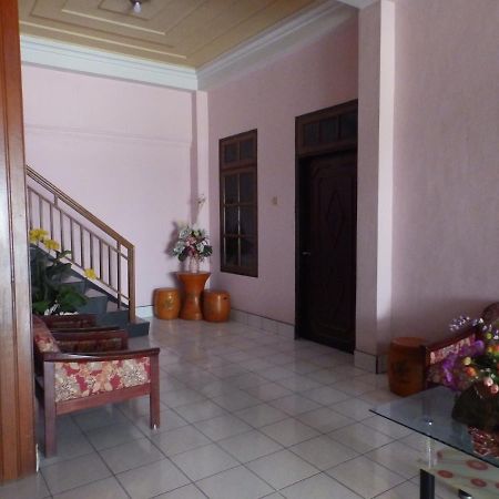 Bahari Family Hotel Bitung Экстерьер фото