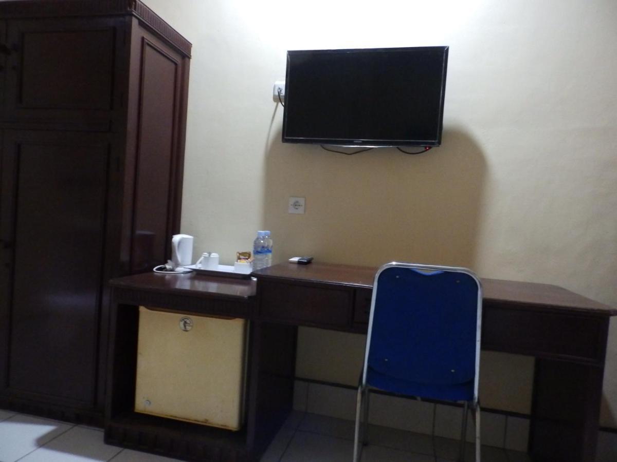 Bahari Family Hotel Bitung Экстерьер фото