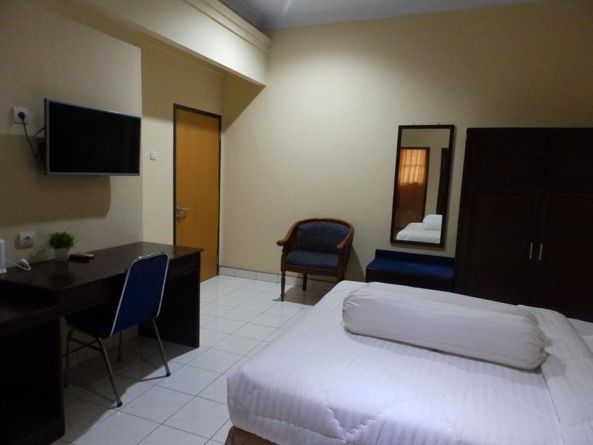 Bahari Family Hotel Bitung Экстерьер фото
